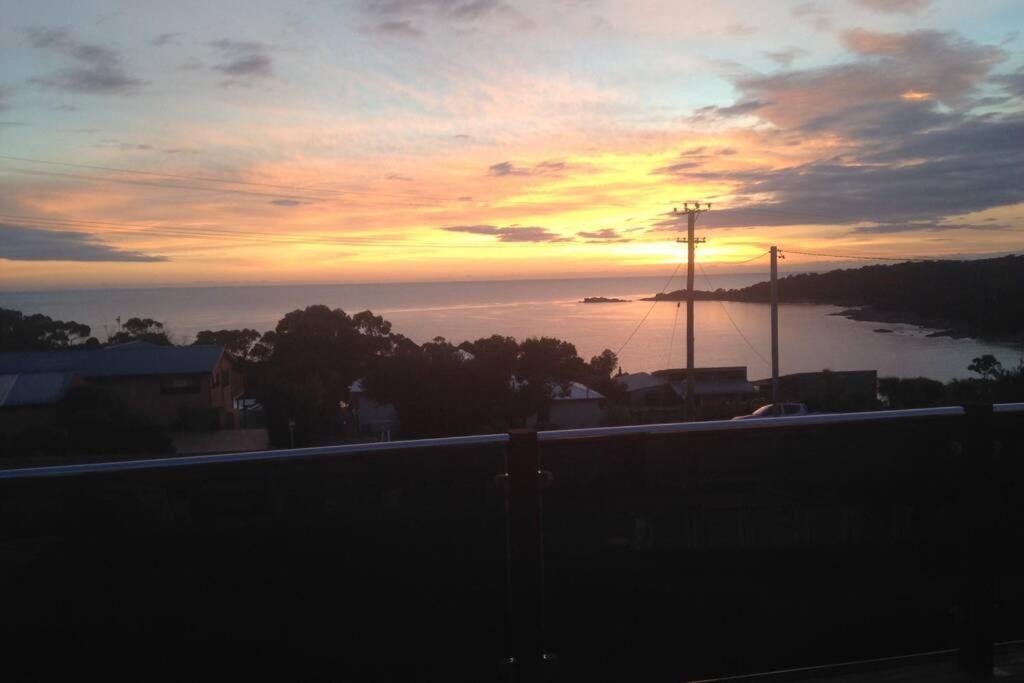 The Tin Shed Couples Accommodation At Bay Of Fires Binalong Bay Buitenkant foto