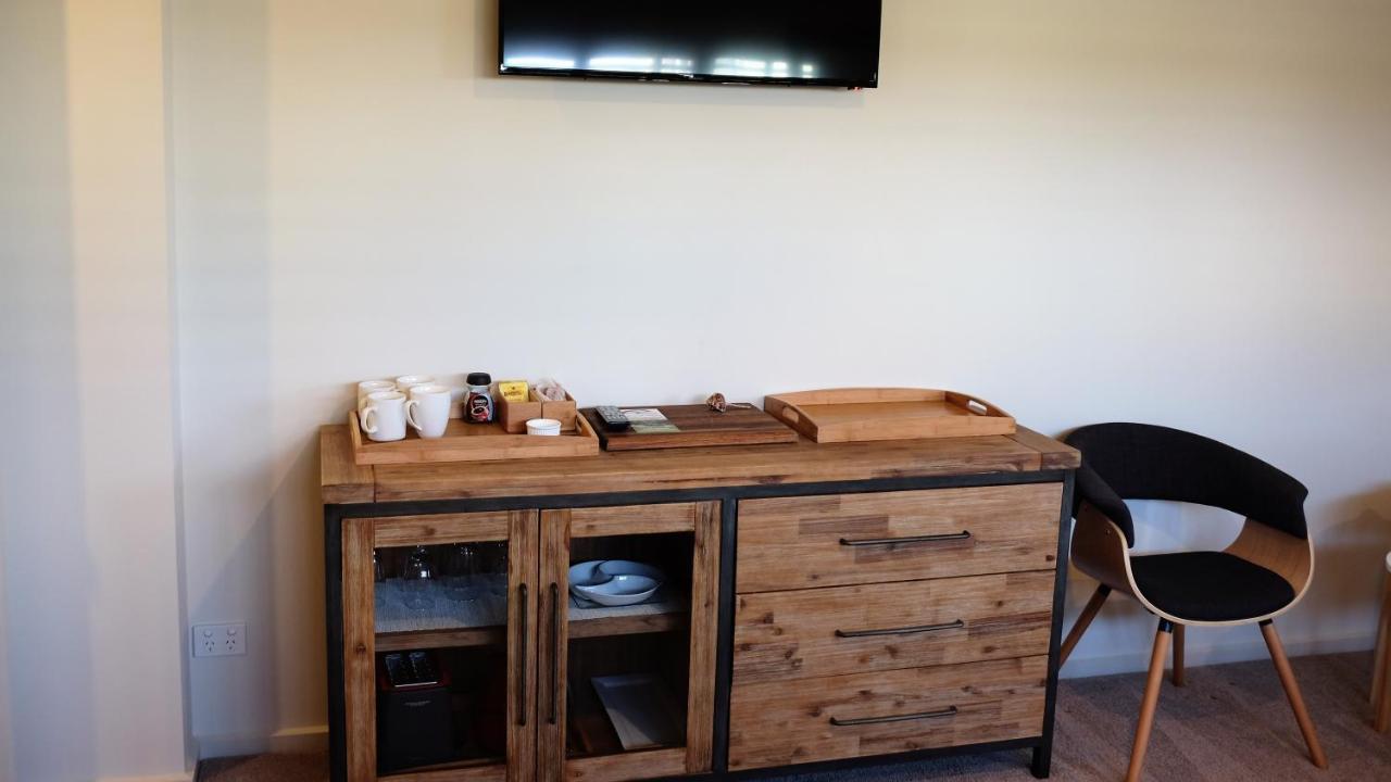 The Tin Shed Couples Accommodation At Bay Of Fires Binalong Bay Buitenkant foto